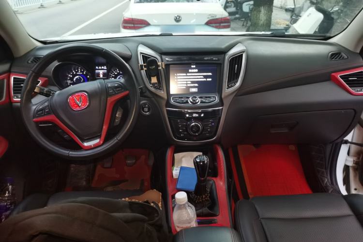 Used CHANGAN CS75 2017 Shangku Edition 1.5T Manual ZhiXiang Model Center Console