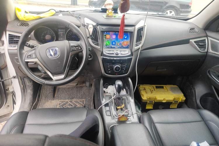 Used CHANGAN CS75 2017 Shangkui Edition 1.5T Automatic Fengyue Model Center Console