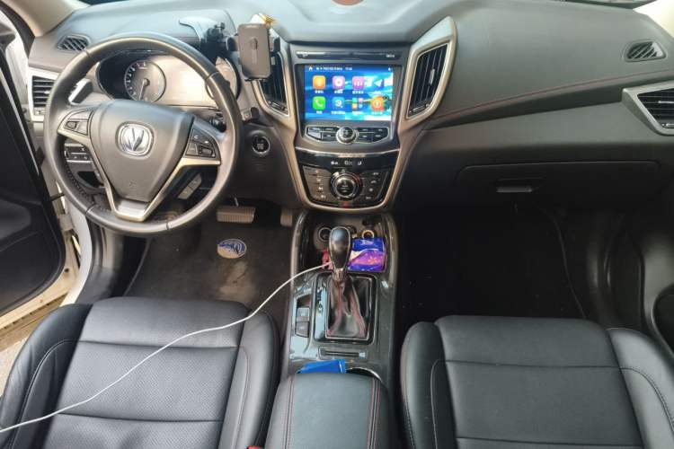 Used CHANGAN CS75 2017 Shangkui Edition 1.5T Automatic Fengxiang Model Center Console