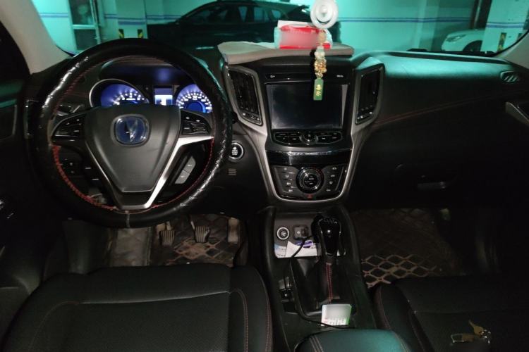 Used CHANGAN CS75 2017 Shangku Edition 1.5T Manual ZhiXiang Model Center Console