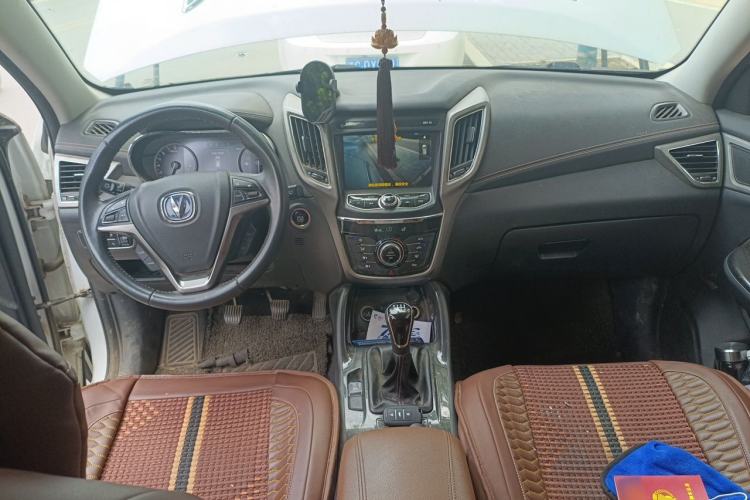 Used CHANGAN CS75 2017 Shangkui Edition 1.5T Manual Fengxiang Model Center Console