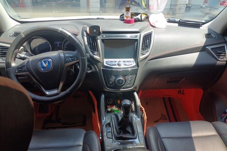 Used CHANGAN CS75 2017 Shangku Edition 1.5T Manual ZhiXiang Model Center Console