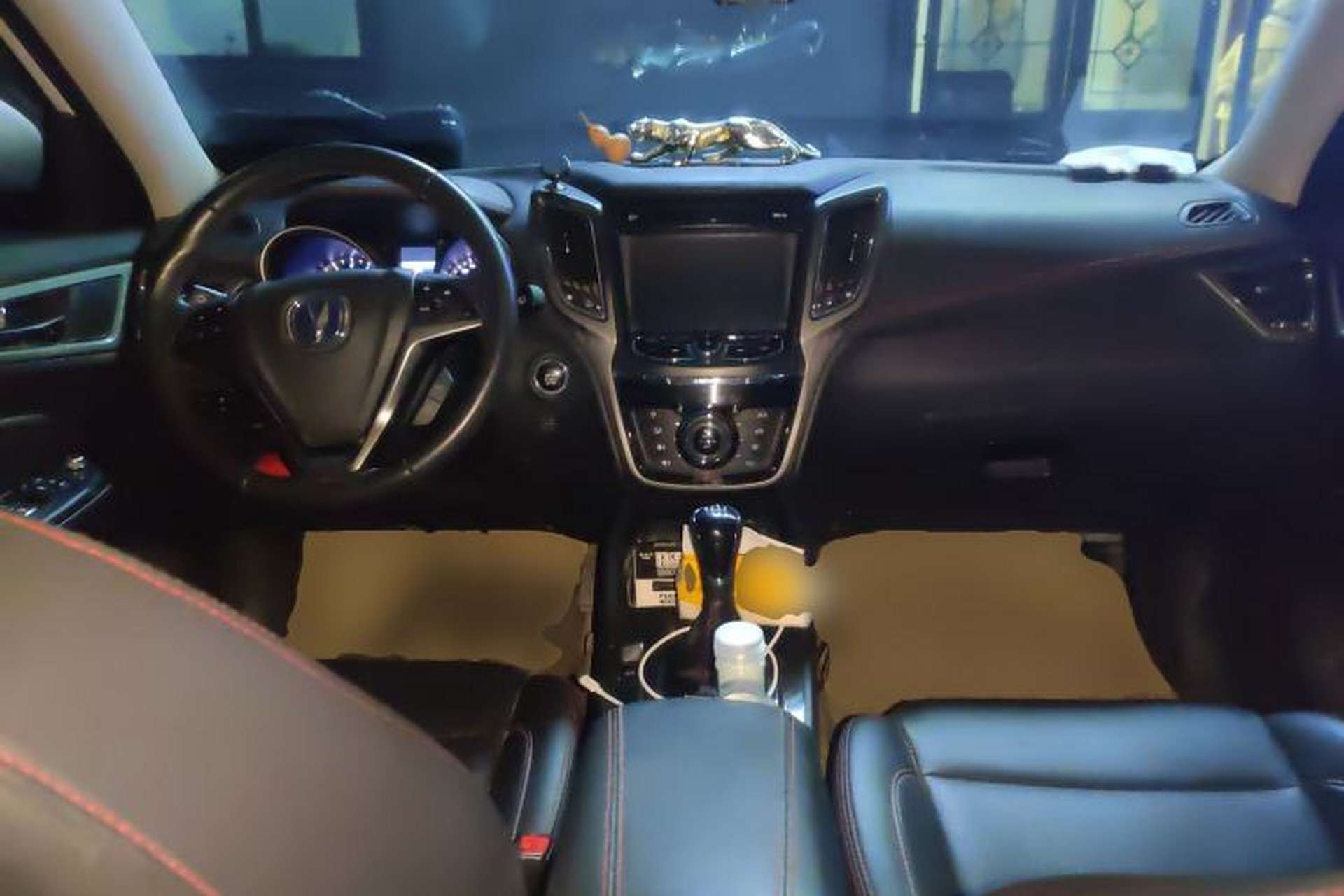 Used CHANGAN CS75 2017 Shangku Edition 1.5T Manual ZhiXiang Model Center Console