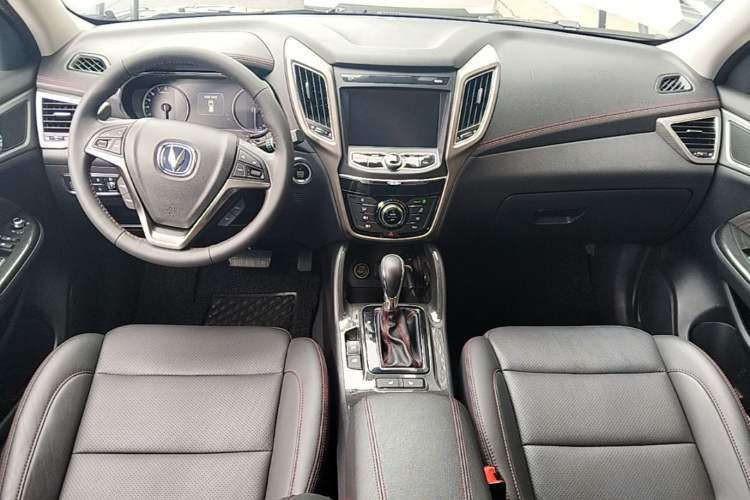 Used CHANGAN CS75 2017 Shangkui Edition 1.5T Automatic Sharp Model Center Console