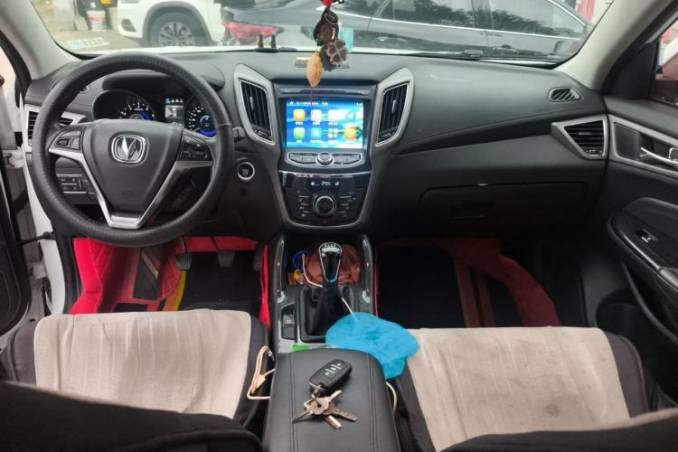 Used CHANGAN CS75 2017 Shangku Edition 1.5T Manual ZhiXiang Model Center Console