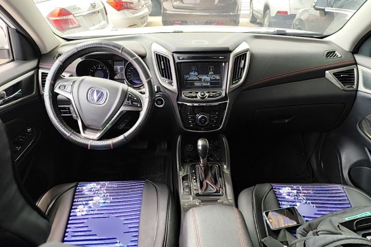 Used CHANGAN CS75 2017 Shangkui Edition 1.5T Automatic Fengyue Model Center Console