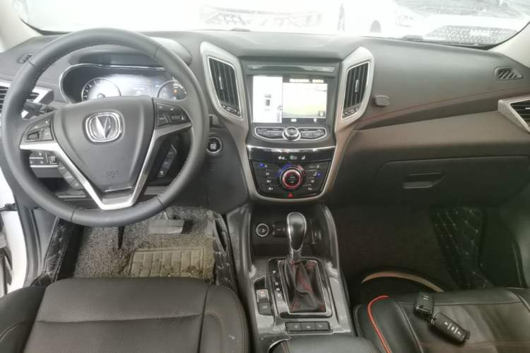 Used CHANGAN CS75 2017 Shangkui Edition 1.5T Automatic Fengyu Model Center Console