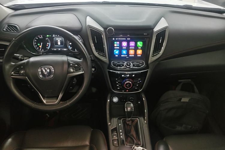 Used CHANGAN CS75 2017 Shangkui Edition 1.5T Automatic Fengxiang Model Center Console