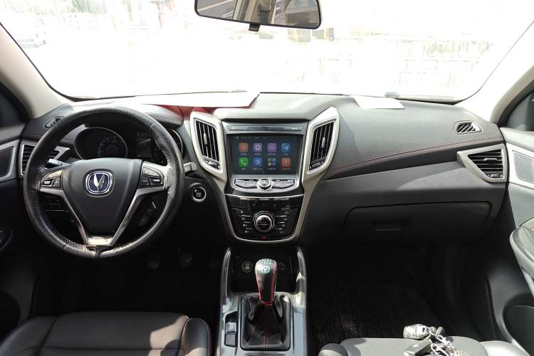Used CHANGAN CS75 2017 Shangku Edition 1.5T Manual ZhiXiang Model Center Console