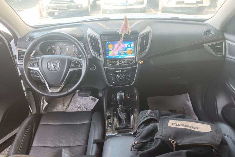 Used CHANGAN CS75 2017 Shangkui Edition 1.5T Automatic Fengyue Model Center Console