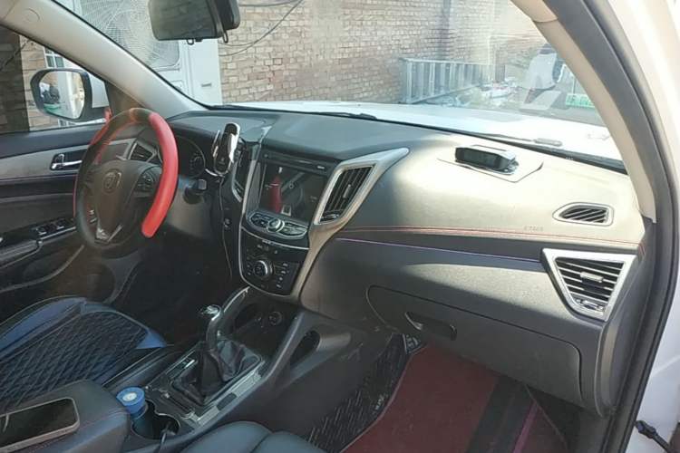 Used CHANGAN CS75 2017 Shangku Edition 1.5T Manual ZhiXiang Model Center Console