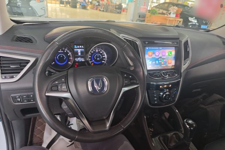 Used CHANGAN CS75 2017 Shangkui Edition 1.5T Manual Fengxiang Model Center Console