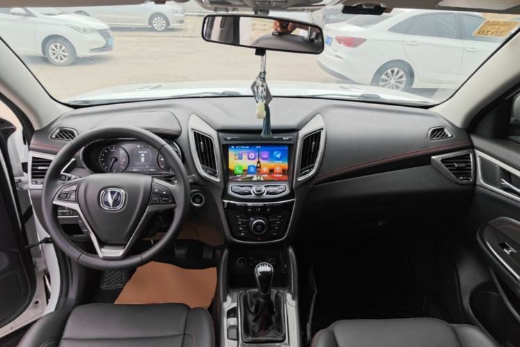 Used CHANGAN CS75 2017 Shangku Edition 1.5T Manual ZhiXiang Model Center Console