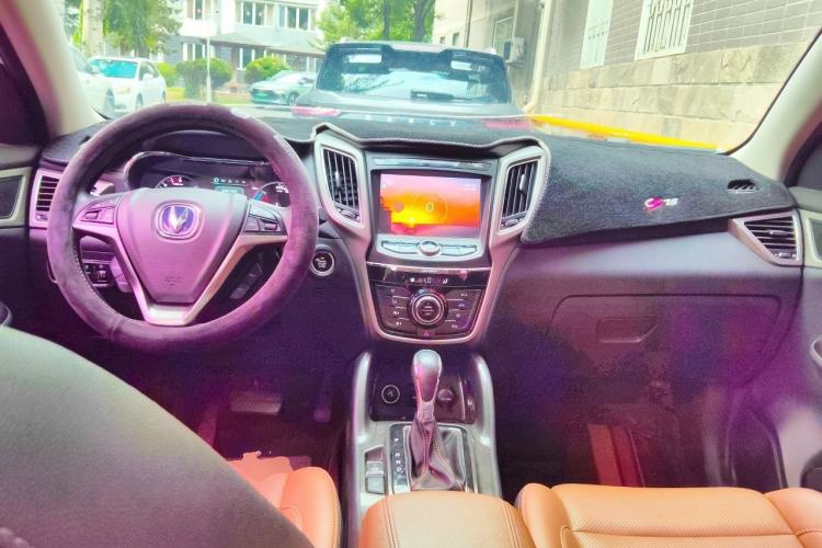Used CHANGAN CS75 2017 Shangkui Edition 1.5T Automatic Fengxiang Model Center Console
