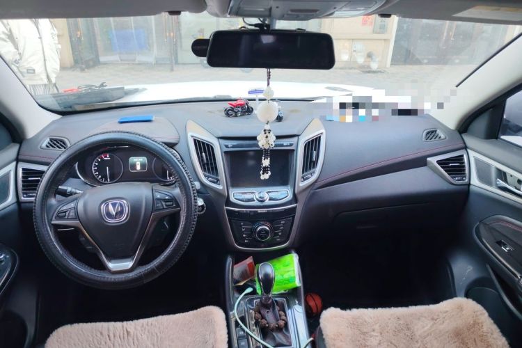 Used CHANGAN CS75 2017 Shangkui Edition 1.5T Automatic Fengxiang Model Center Console