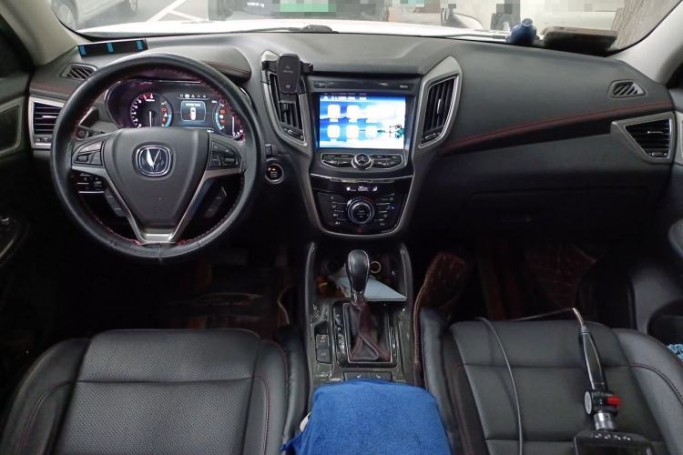 Used CHANGAN CS75 2017 Shangkui Edition 1.5T Automatic Sharp Model Center Console