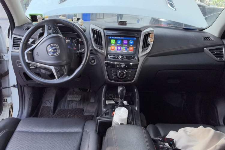 Used CHANGAN CS75 2017 Shangkui Edition 1.5T Automatic Fengxiang Model Center Console