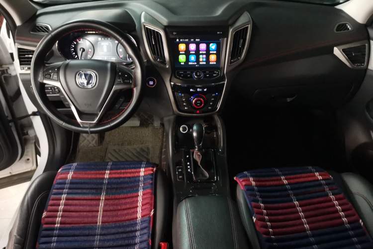 Used CHANGAN CS75 2017 Shangkui Edition 1.5T Automatic Fengxiang Model Center Console