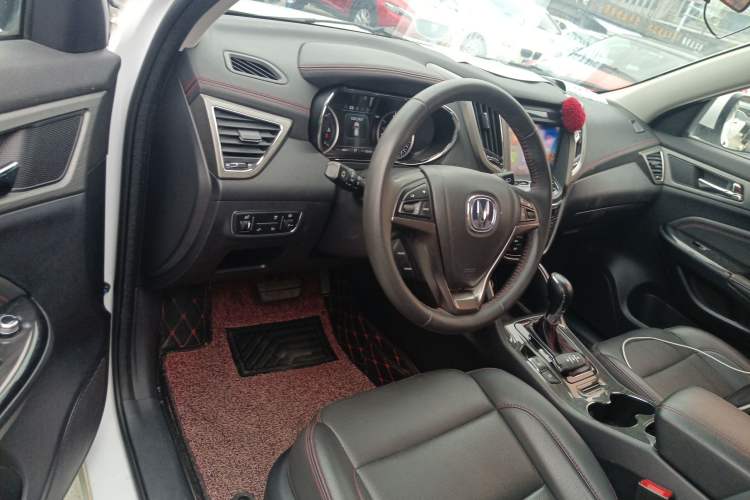 Used CHANGAN CS75 2017 Shangkui Edition 1.5T Automatic Fengxiang Model Center Console