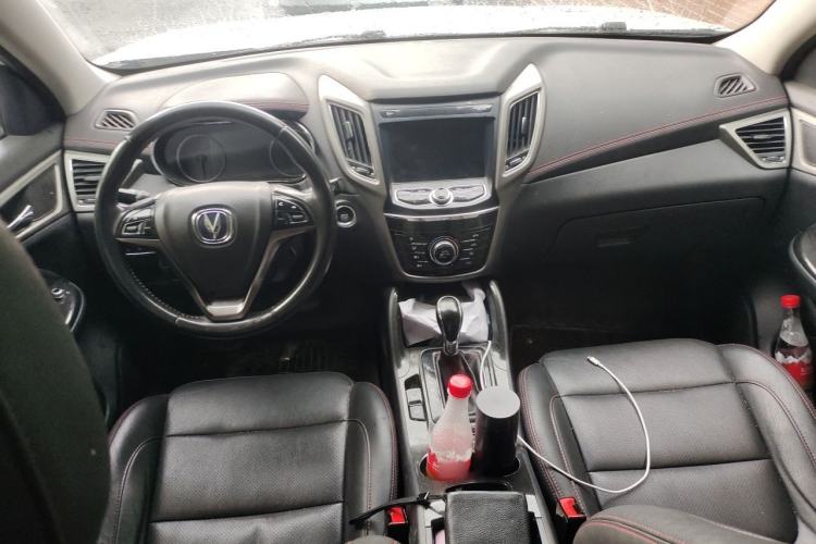 Used CHANGAN CS75 2017 Shangkui Edition 1.5T Automatic Fengxiang Model Center Console