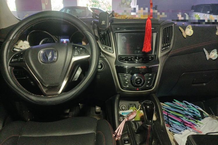 Used CHANGAN CS75 2017 Shangku Edition 1.5T Manual ZhiXiang Model Center Console