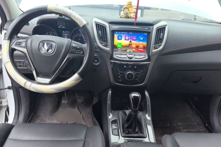 Used CHANGAN CS75 2017 Shangku Edition 1.5T Manual ZhiXiang Model Center Console
