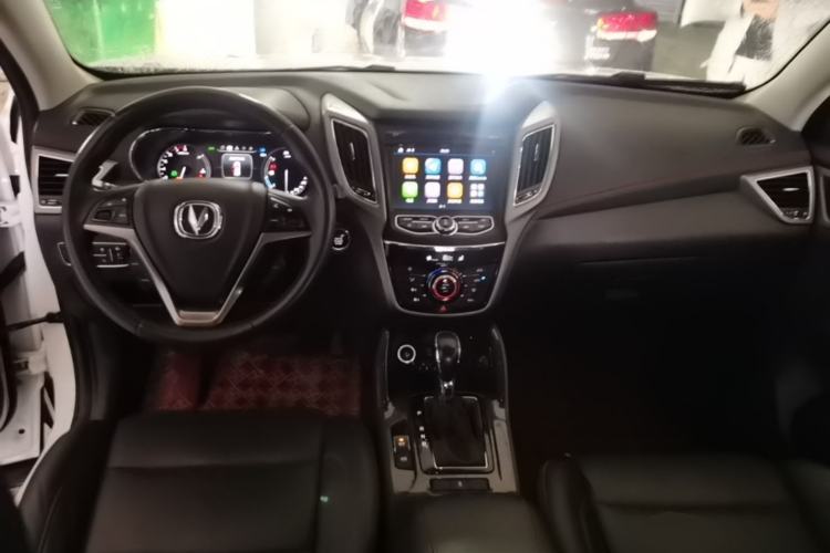 Used CHANGAN CS75 2017 Shangkui Edition 1.8T Automatic All-Wheel-Drive Luxury Model Center Console