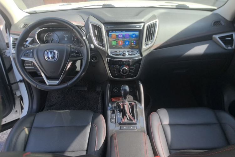 Used CHANGAN CS75 2017 Shangkui Edition 1.5T Automatic Sharp Model Center Console