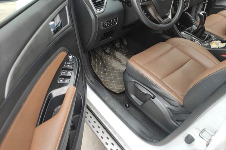 Used CHANGAN CS75 2017 Shangkui Edition 1.5T Manual Fengxiang Model Driver Seat