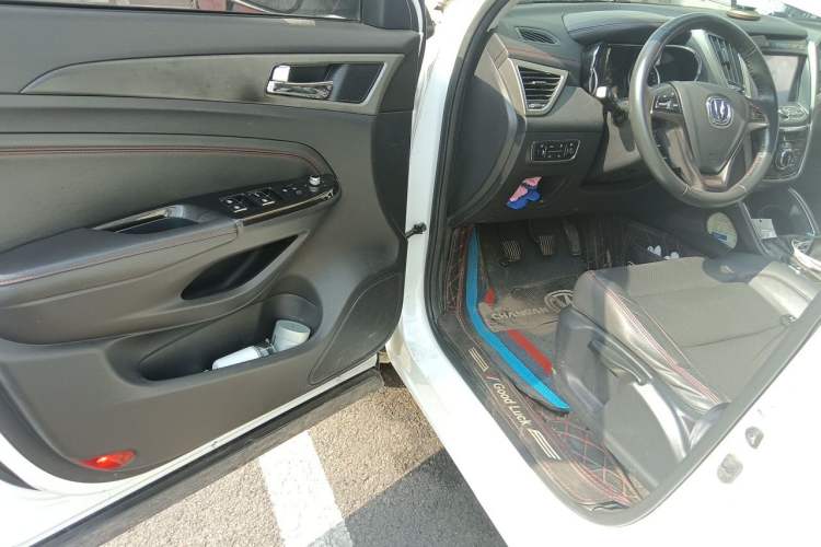 Used CHANGAN CS75 2017 Shangku Edition 1.5T Manual ZhiXiang Model Driver Seat