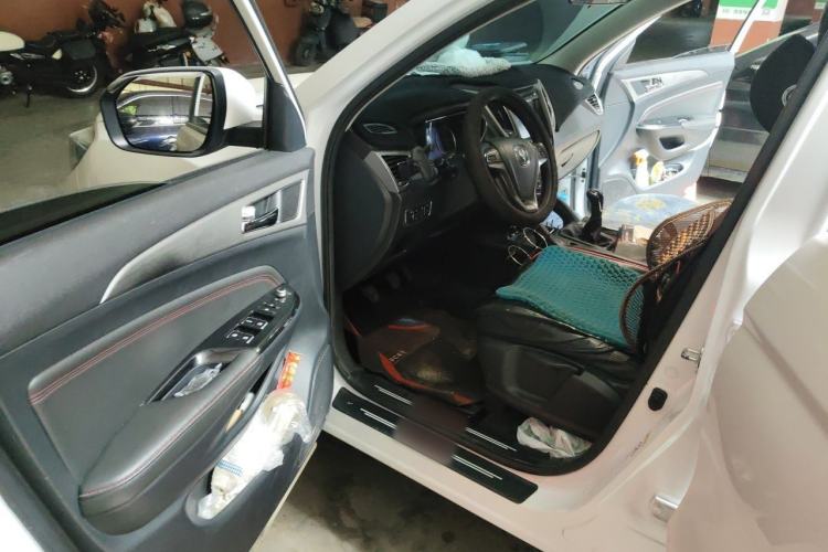 Used CHANGAN CS75 2017 Shangku Edition 1.5T Manual ZhiXiang Model Driver Seat