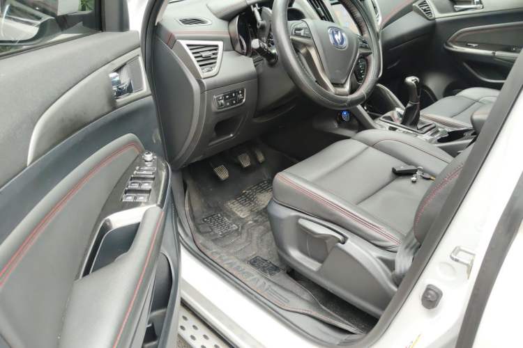 Used CHANGAN CS75 2017 Shangkui Edition 1.5T Manual Fengxiang Model Driver Seat