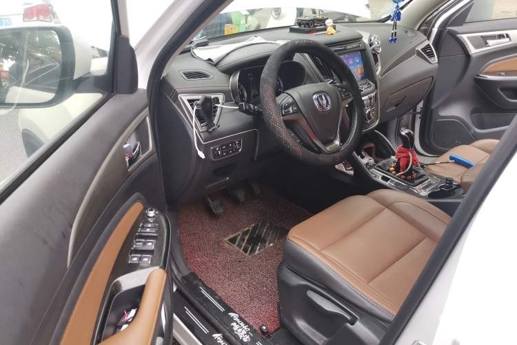 Used CHANGAN CS75 2017 Shangku Edition 1.5T Manual ZhiXiang Model Driver Seat