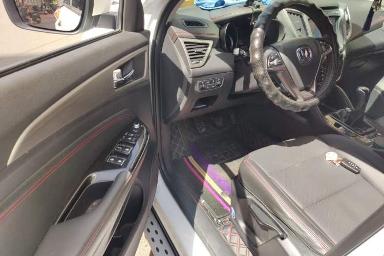 Used CHANGAN CS75 2017 Shangkui Edition 1.5T Manual Fengxiang Model Driver Seat