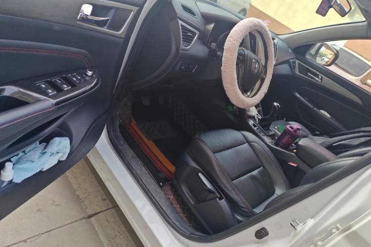 Used CHANGAN CS75 2017 Shangku Edition 1.5T Manual ZhiXiang Model Driver Seat