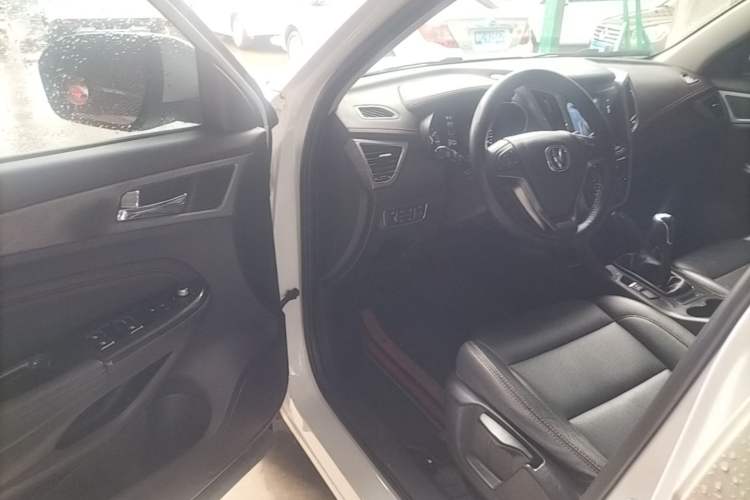 Used CHANGAN CS75 2017 Shangkui Edition 1.5T Manual Fengxiang Model Driver Seat
