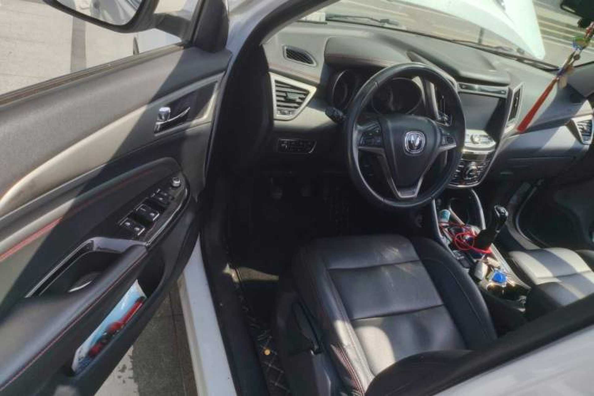Used CHANGAN CS75 2017 Shangkui Edition 1.5T Manual Fengxiang Model Driver Seat