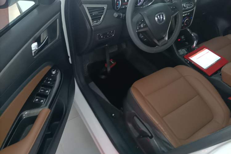 Used CHANGAN CS75 2017 Shangkui Edition 1.8T Automatic All-Wheel-Drive Elite Model Driver Seat