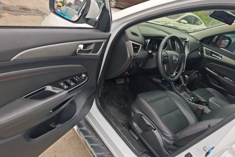 Used CHANGAN CS75 2017 Shangkui Edition 1.5T Automatic Fengxiang Model Driver Seat