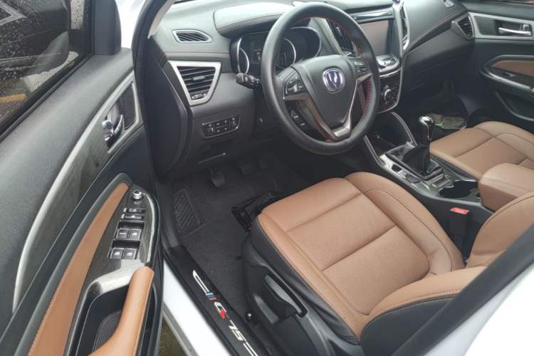 Used CHANGAN CS75 2017 Shangkui Edition 1.5T Manual Fengxiang Model Driver Seat