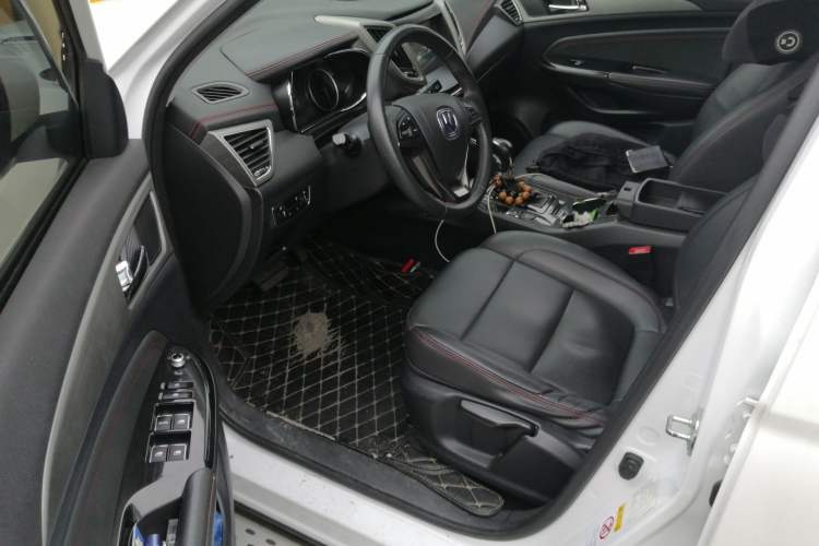 Used CHANGAN CS75 2017 Shangkui Edition 1.5T Automatic Fengxiang Model Driver Seat