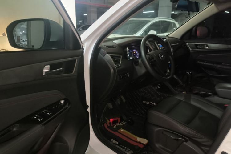 Used CHANGAN CS75 2017 Shangkui Edition 1.5T Manual Fengxiang Model Driver Seat