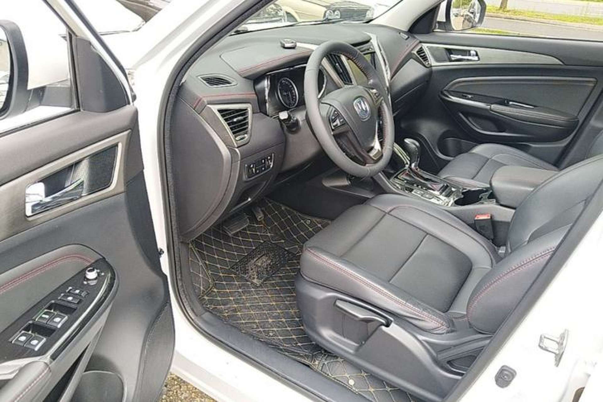 Used CHANGAN CS75 2017 Shangkui Edition 1.5T Automatic Fengxiang Model Driver Seat