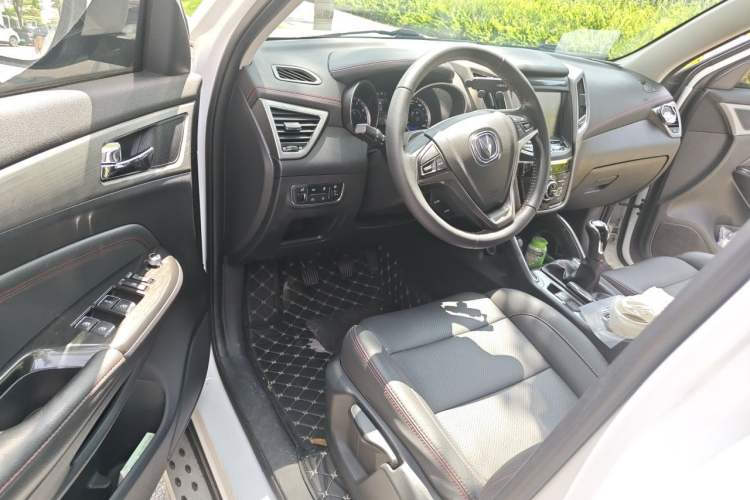 Used CHANGAN CS75 2017 Shangkui Edition 1.5T Manual Fengxiang Model Driver Seat