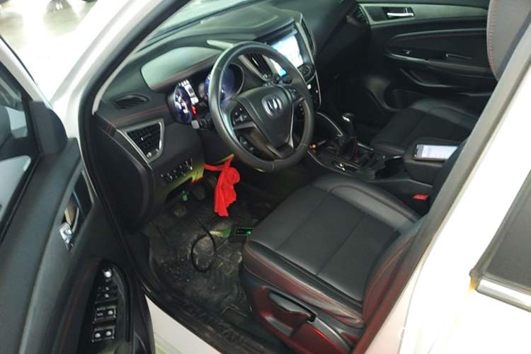 Used CHANGAN CS75 2017 Shangkui Edition 1.5T Manual Fengxiang Model Driver Seat