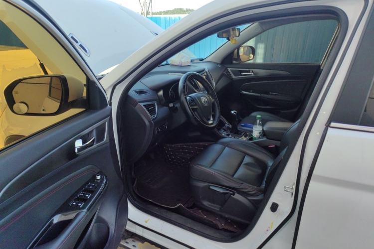Used CHANGAN CS75 2017 Shangkui Edition 1.5T Manual Fengxiang Model Driver Seat