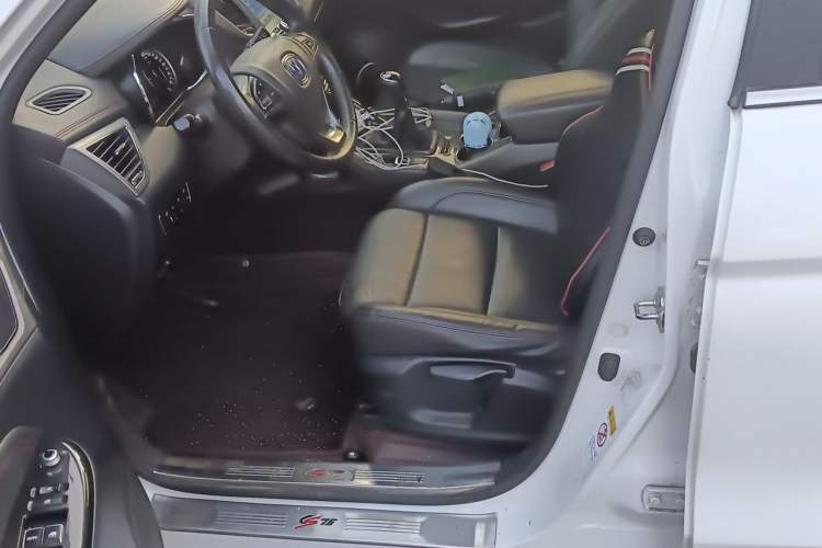 Used CHANGAN CS75 2017 Shangku Edition 1.5T Manual ZhiXiang Model Driver Seat