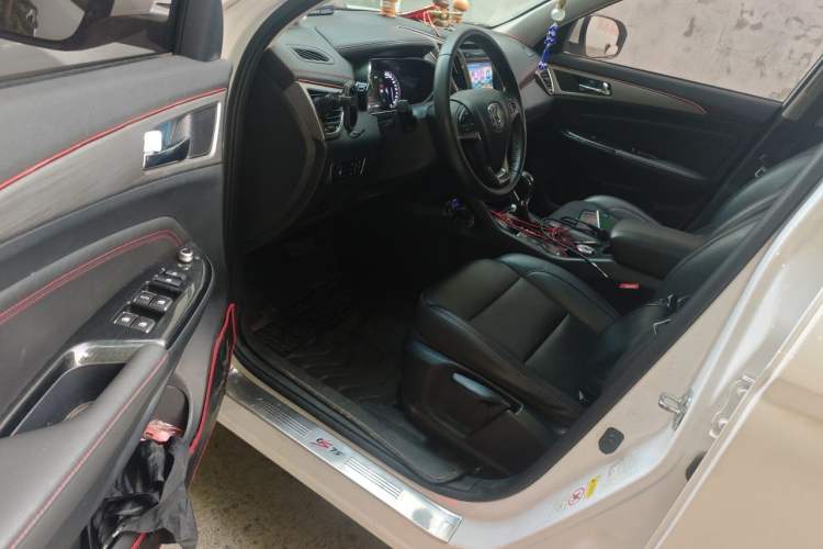 Used CHANGAN CS75 2017 Shangkui Edition 1.5T Automatic Fengxiang Model Driver Seat
