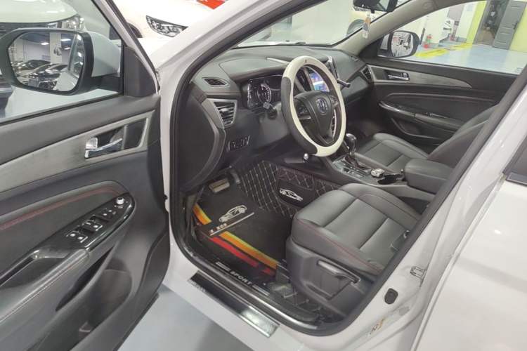 Used CHANGAN CS75 2017 Shangkui Edition 1.5T Automatic Fengxiang Model Driver Seat