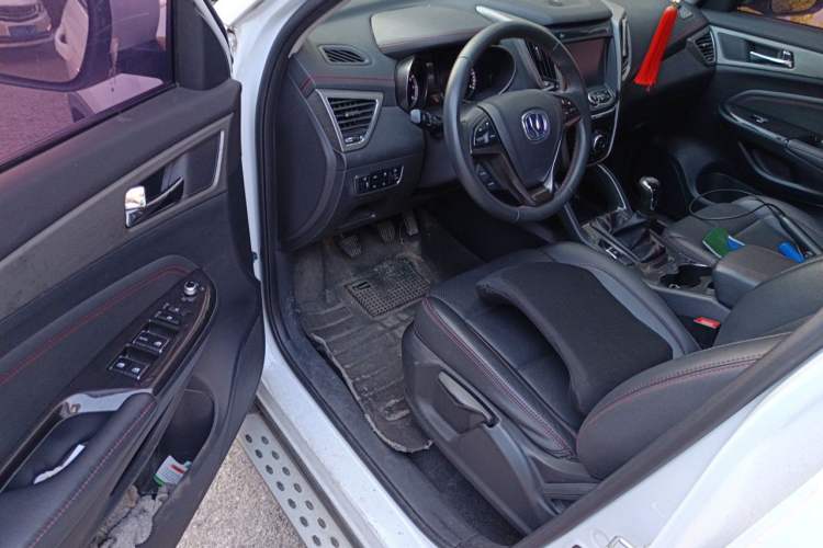 Used CHANGAN CS75 2017 Shangkui Edition 1.5T Manual Fengxiang Model Driver Seat